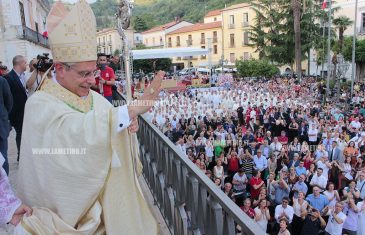 Lamezia, il giorno di monsignor Schillaci: la città abbraccia il nuovo Vescovo