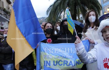 Lamezia in piazza per il popolo ucraino: “Nessuno ha diritto a minare la libertà dei popoli”
