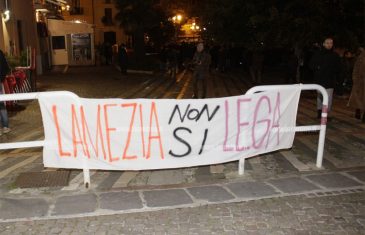 Lamezia, Salvini contestato in piazza Mercato Vecchio