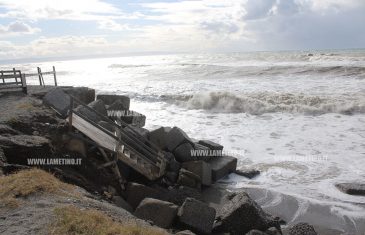 Maltempo, nuove mareggiate colpiscono litorale tirrenico