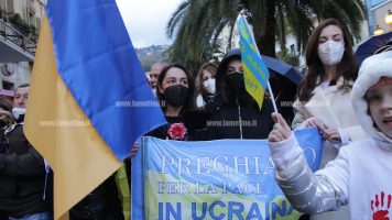 Lamezia in piazza per il popolo ucraino: “Nessuno ha diritto a minare la libertà dei popoli”